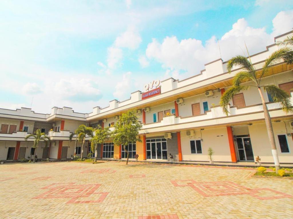 Oyo 1653 Fajar Residence Pekanbaru Kültér fotó