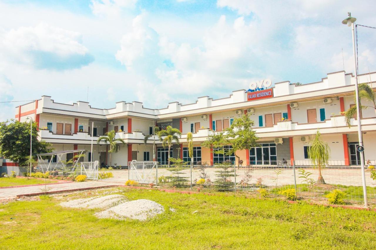 Oyo 1653 Fajar Residence Pekanbaru Kültér fotó